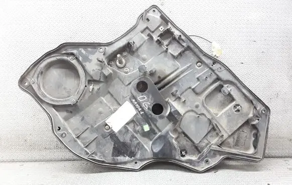 Rear door manual window regulator