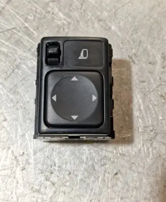 Nissan Juke I F15 Wing mirror switch 5618K1