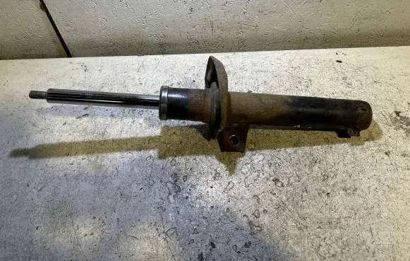 Volkswagen PASSAT B6 Front shock absorber/damper
