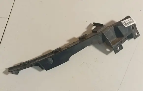 Opel Insignia A Front bumper mounting bracket 13250571