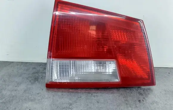 Tailgate rear/tail lights