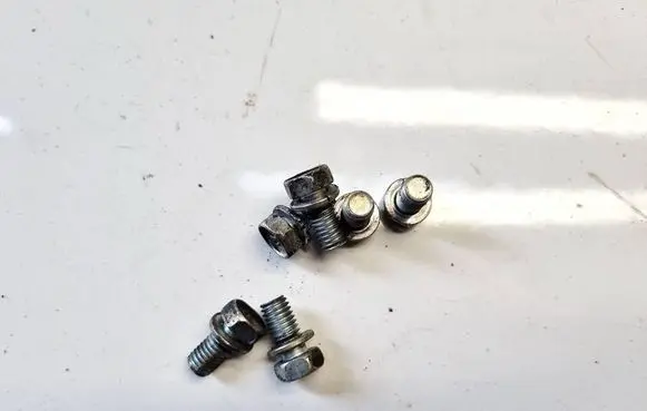 Nuts/bolts