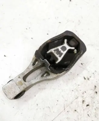 Peugeot 3008 II Engine mount bracket