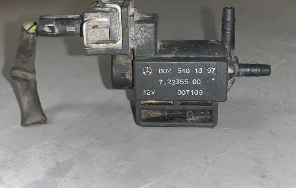 Mercedes-Benz E W211 Turbo solenoid valve 0025401897 72235500 00T109