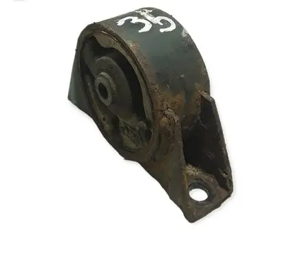 Nissan X-Trail T30 Engine mount bracket