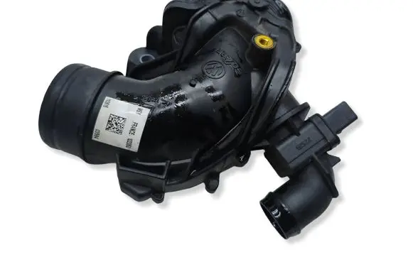 Audi A4 S4 B9 Turbo air intake inlet pipe/hose 04L129635F