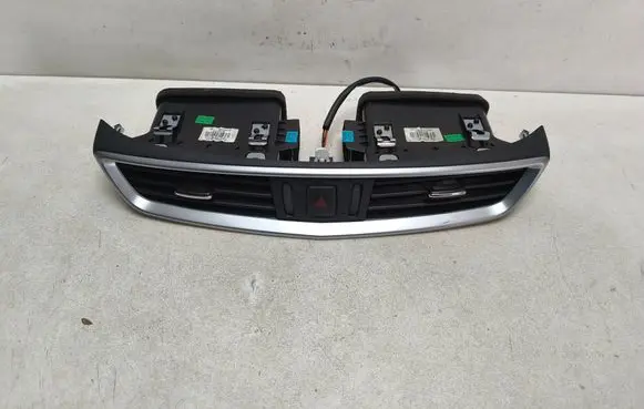 Nissan Qashqai Dash center air vent grill 687504EA0B