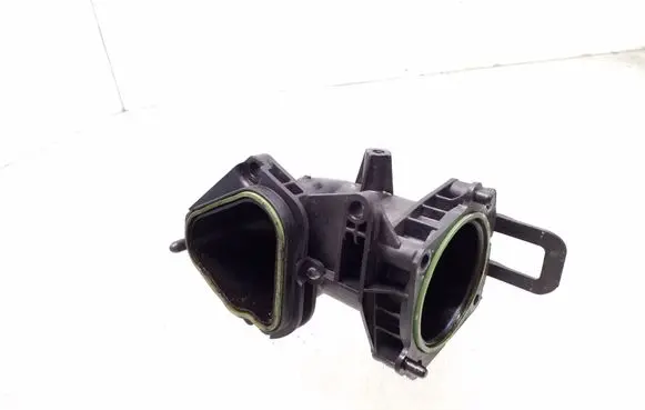 Volkswagen Golf V Air intake hose/pipe 03C129721B