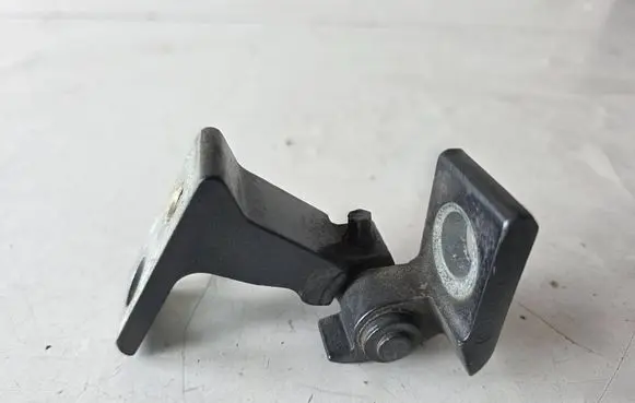 Audi A3 S3 8V Front door lower hinge 8X0831403E