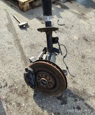 Jeep Cherokee Front wheel hub spindle knuckle 259ab 05168587af 322150243