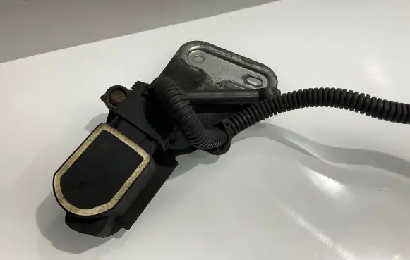 Headlight/headlamp level sensor