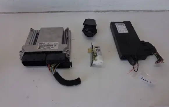 BMW 5 E60 E61 Engine ECU kit and lock set N47D20A