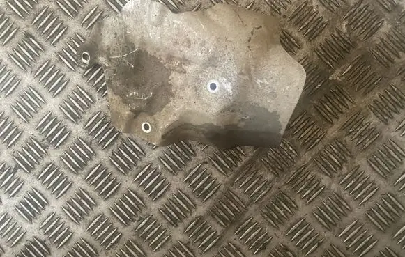 Ford Kuga II Heat shield in engine bay 