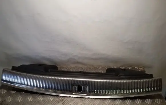 Trunk/boot sill cover protection