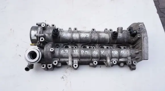 Rocker cam cover