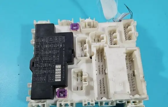 Suzuki Swift II Central body control module P6020959 IMPRK1563766