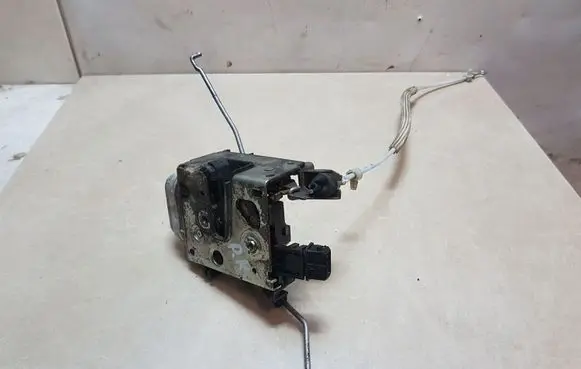 Audi A6 S6 C4 4A Front door lock 