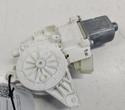Mercedes-Benz E W212 Front door window regulator motor A2048200242