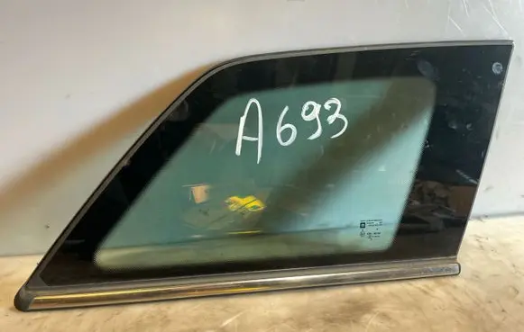 Opel Astra H Rear side window E000190