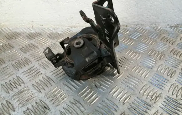 Toyota Avensis T250 Engine mount bracket 123720R010