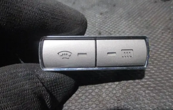 Ford Mondeo MK IV Windscreen/window heater switch 18K574AD 09112009