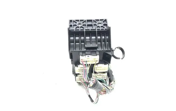Toyota Avensis T250 Fuse module 8273405030