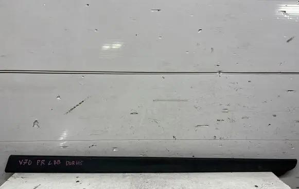 Volvo V70 Front door trim (molding) 9484226