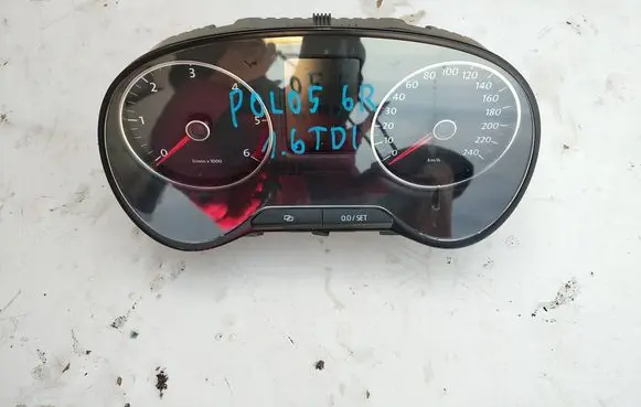 Speedometer (instrument cluster)