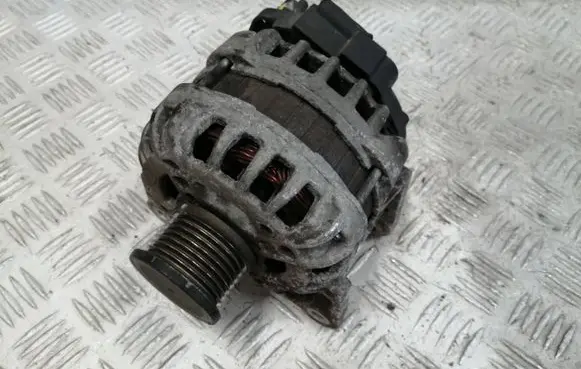 Dacia Sandero Generator/alternator 231005079R F000BL0456