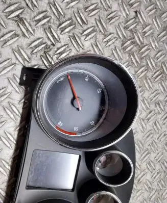 Opel Insignia A Speedometer (instrument cluster)