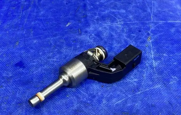 Volkswagen Golf VI Fuel injector 03C906036F IHP072