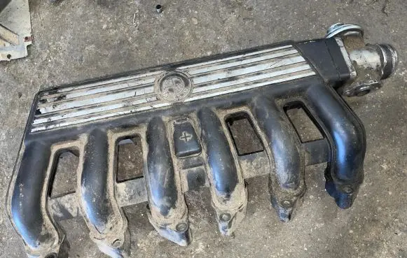 BMW 5 E39 Intake manifold 2246179