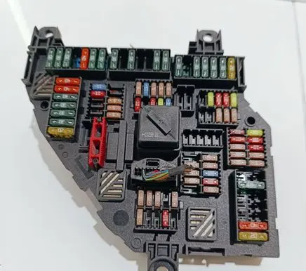 BMW 7 F01 F02 F03 F04 Fuse module 9210857 117033452 290710