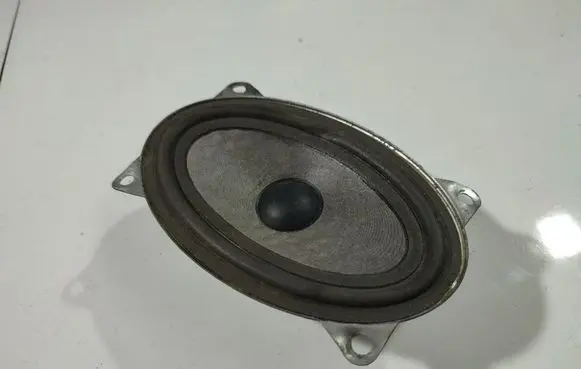 Iveco Daily 30.8 - 9 Front door speaker