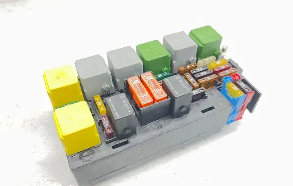 Mercedes-Benz ML W164 Fuse module A1645403472