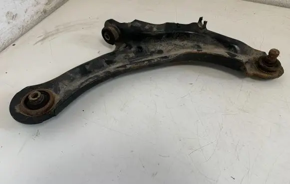 Renault Scenic II - Grand scenic II Front lower control arm/wishbone