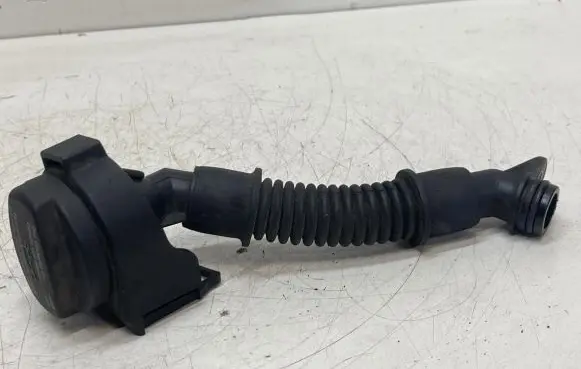 Mercedes-Benz B W245 Oil fill pipe A6400100369
