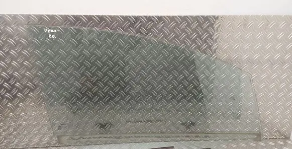 Toyota Verso Front door window glass four-door
