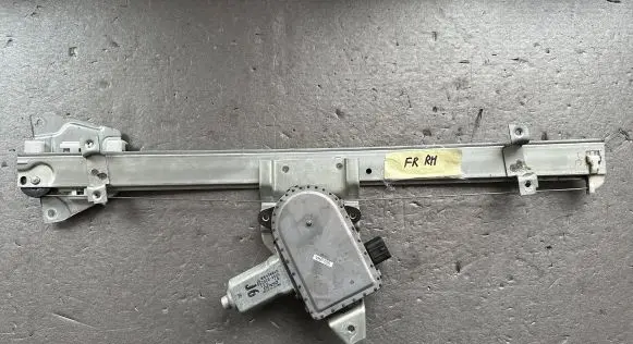 Mitsubishi Pajero Front door window regulator motor MR436860 MR523512