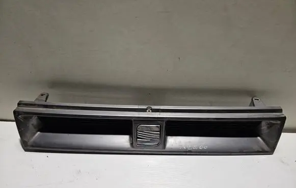 Seat Toledo I (1L) Front grill 1L0853653