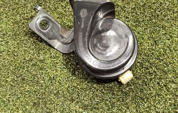 Opel Vivaro Horn signal 256105748R 93456400 6033FB2385