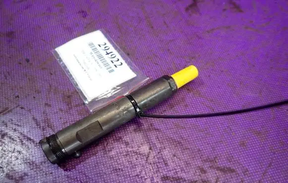 Opel Zafira A Fuel injector 90573867