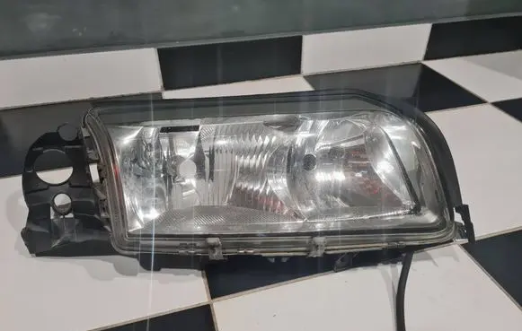 Volvo S80 Headlight/headlamp 8678547