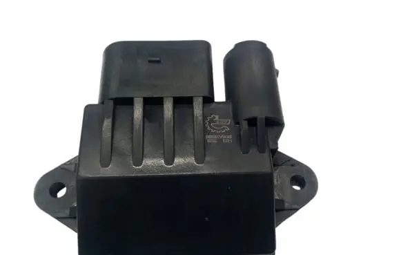 Mercedes-Benz Sprinter W906 Glow plug pre-heat relay SKCUG3880002