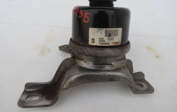 Volvo V60 Engine mount bracket 31375722 F7008001