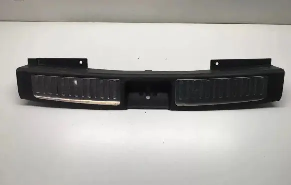 Trunk/boot sill cover protection