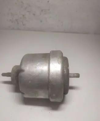 Opel Vectra B Engine mount bracket 39GM