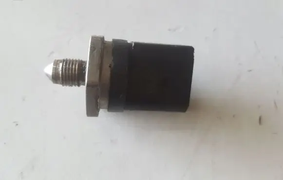Skoda Octavia Mk2 (1Z) Fuel pressure sensor 06J906051B
