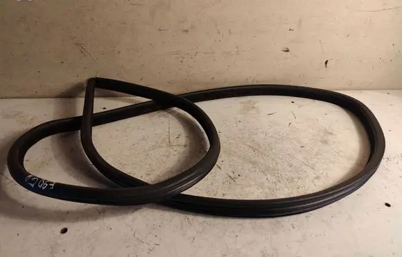 BMW 3 E90 E91 Rear door rubber seal (on body) 7060288