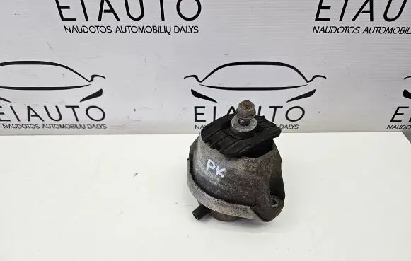 BMW 5 E60 E61 Engine mount bracket 6777118